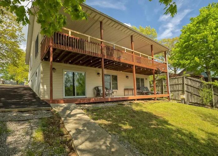 Upscale Lakefront W Dock & Kayaks Holiday home *