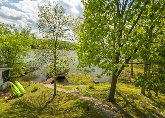 Upscale Lakefront W Dock & Kayaks *