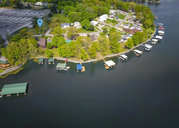 Holiday home Upscale Lakefront W Dock & Kayaks
