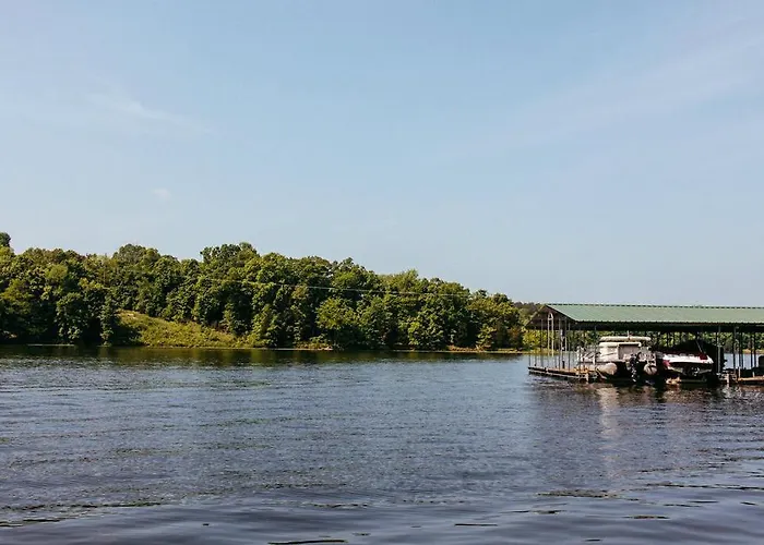 Upscale Lakefront W Dock & Kayaks Holiday home *