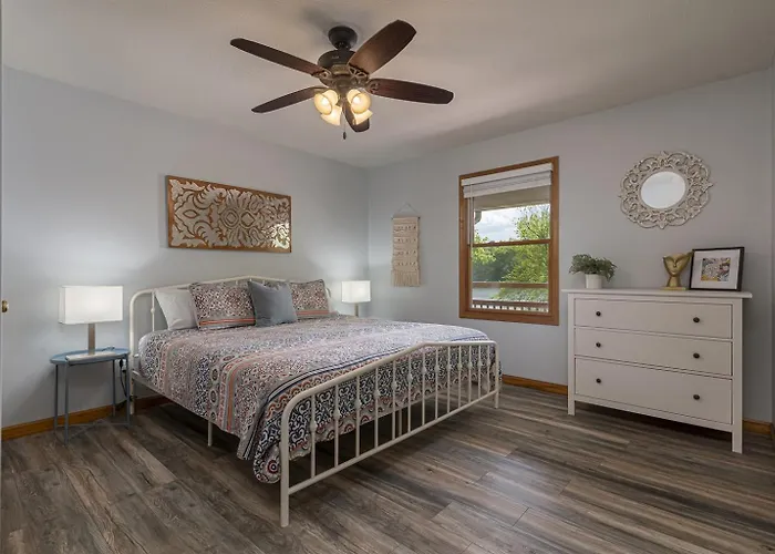 Upscale Lakefront W Dock & Kayaks Holiday home Creal Springs
