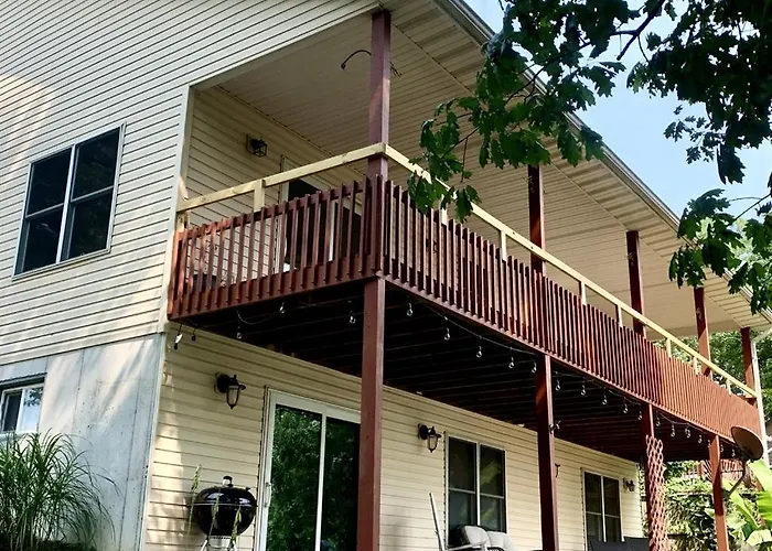 Upscale Lakefront W Dock & Kayaks