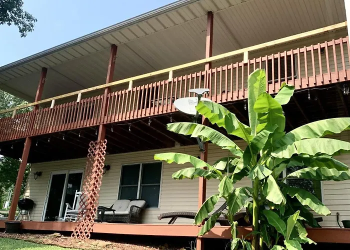 Upscale Lakefront W Dock & Kayaks Holiday home
